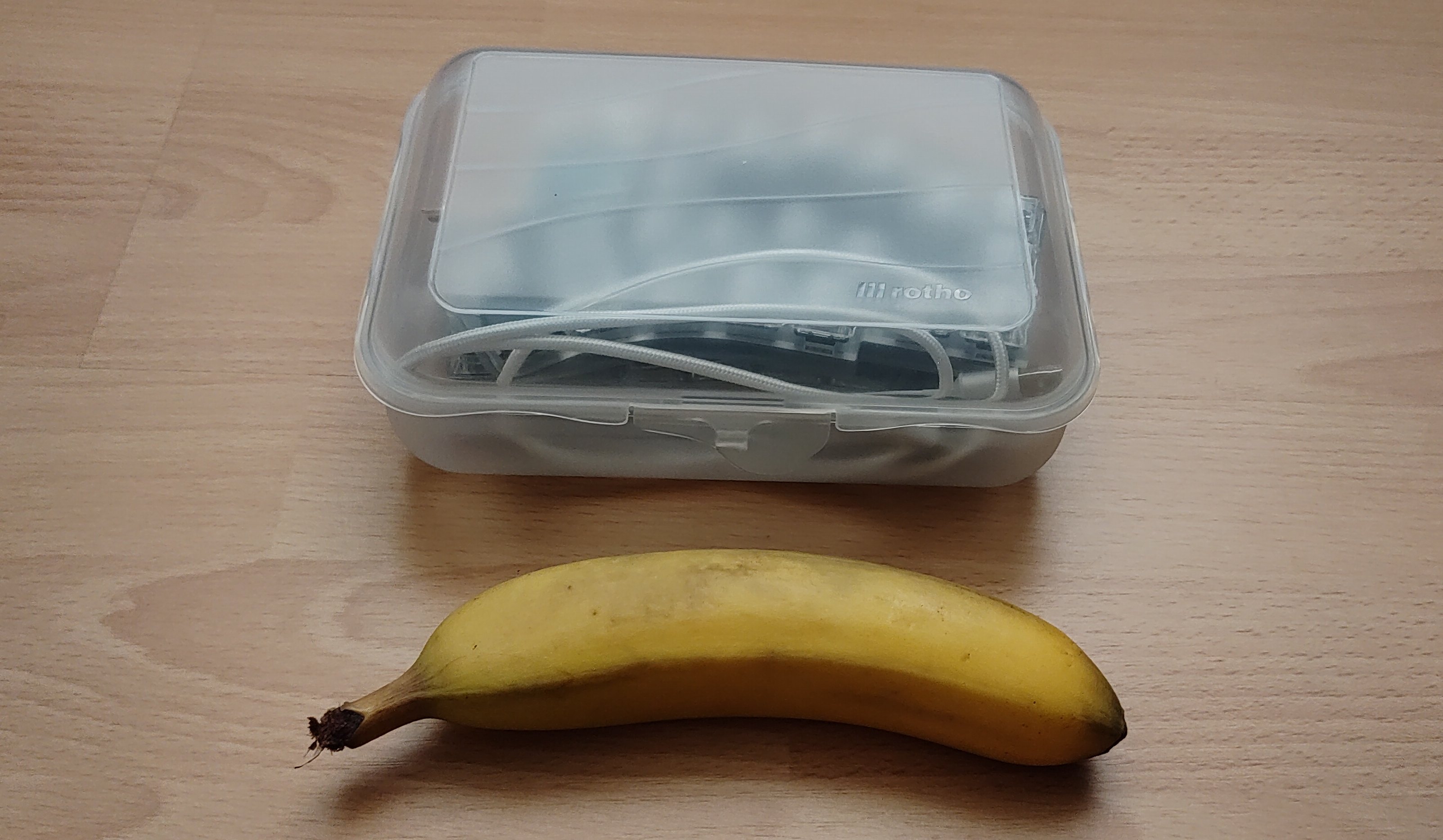 Fits in a tupper box, banana for scale